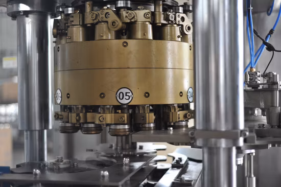 Máquina de llenado de latas de aluminio Máquina de línea de enlatado para cerveza de bebidas carbonatadas de soda